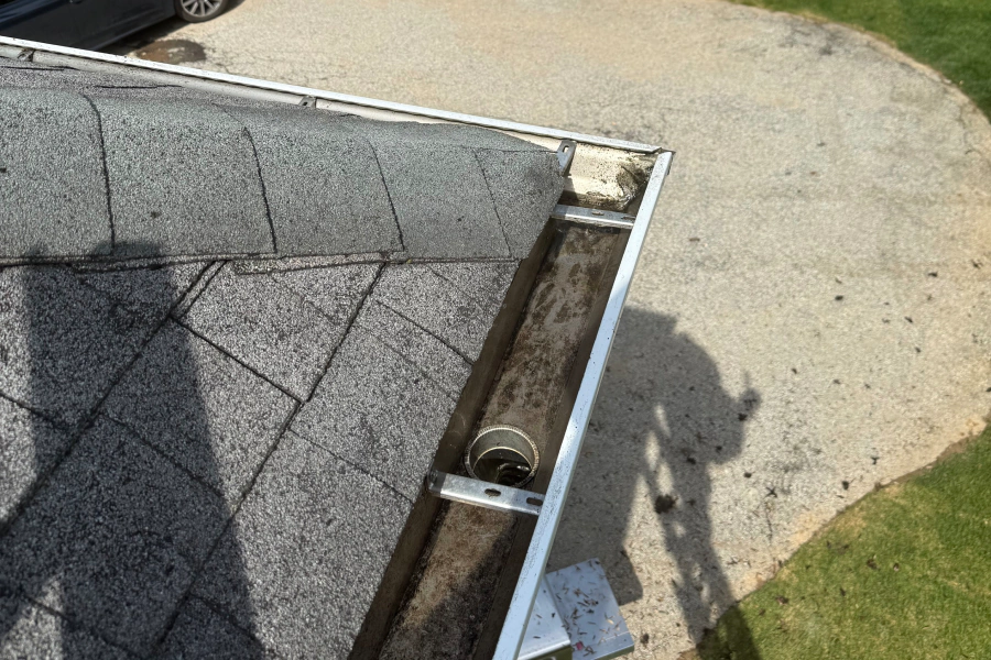 residential gutter cleaning